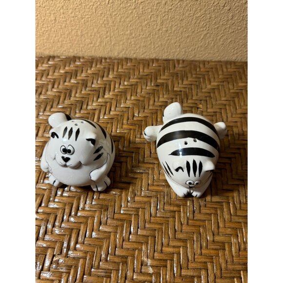 Vintage Pier I Whimsical Cat Black And White Strip Salt and Pepper Shaker Set - Picture 2 of 10